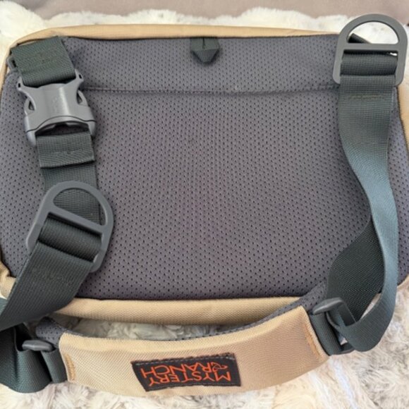 MYSTERY RANCH Shoulder or Crossbody Bag District 8 - Picture 2 of 3